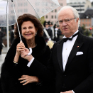 Gjestene ankommer operaen: Kong Carl Gustaf og Dronning Silvia. Foto: Jon Olav Nesvold / NTB scanpix